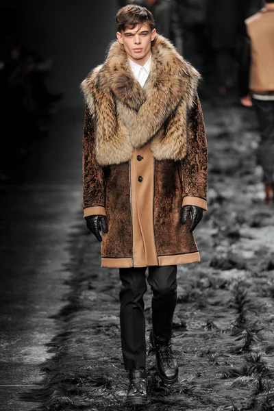 Look 14